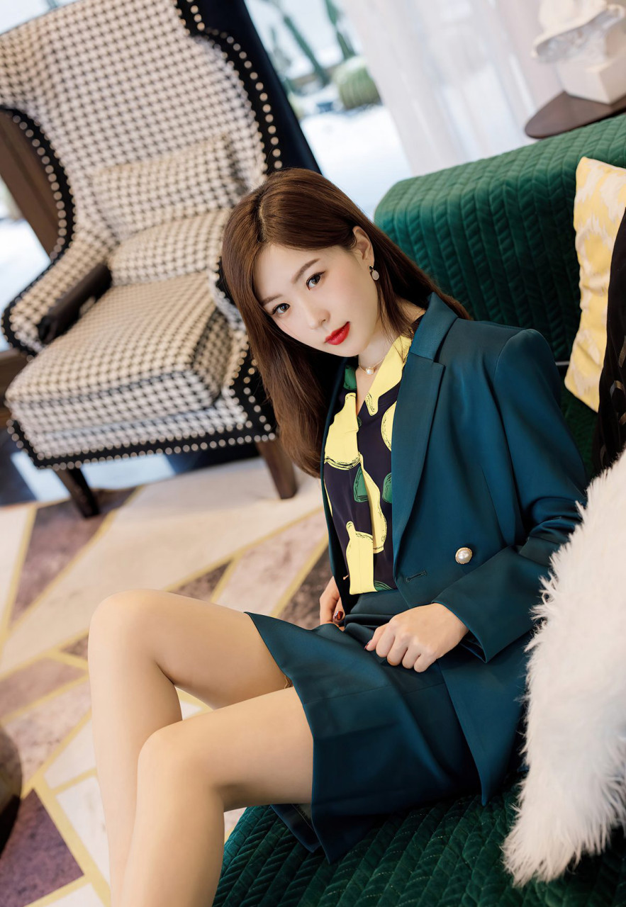 爱蜜社气质美女杨紫嫣2023性感高跟套图