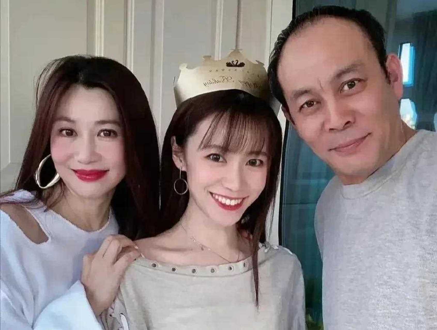 张思乐,张光北和陈炜女儿,14年参加《我不是明星》走进观众视野,被