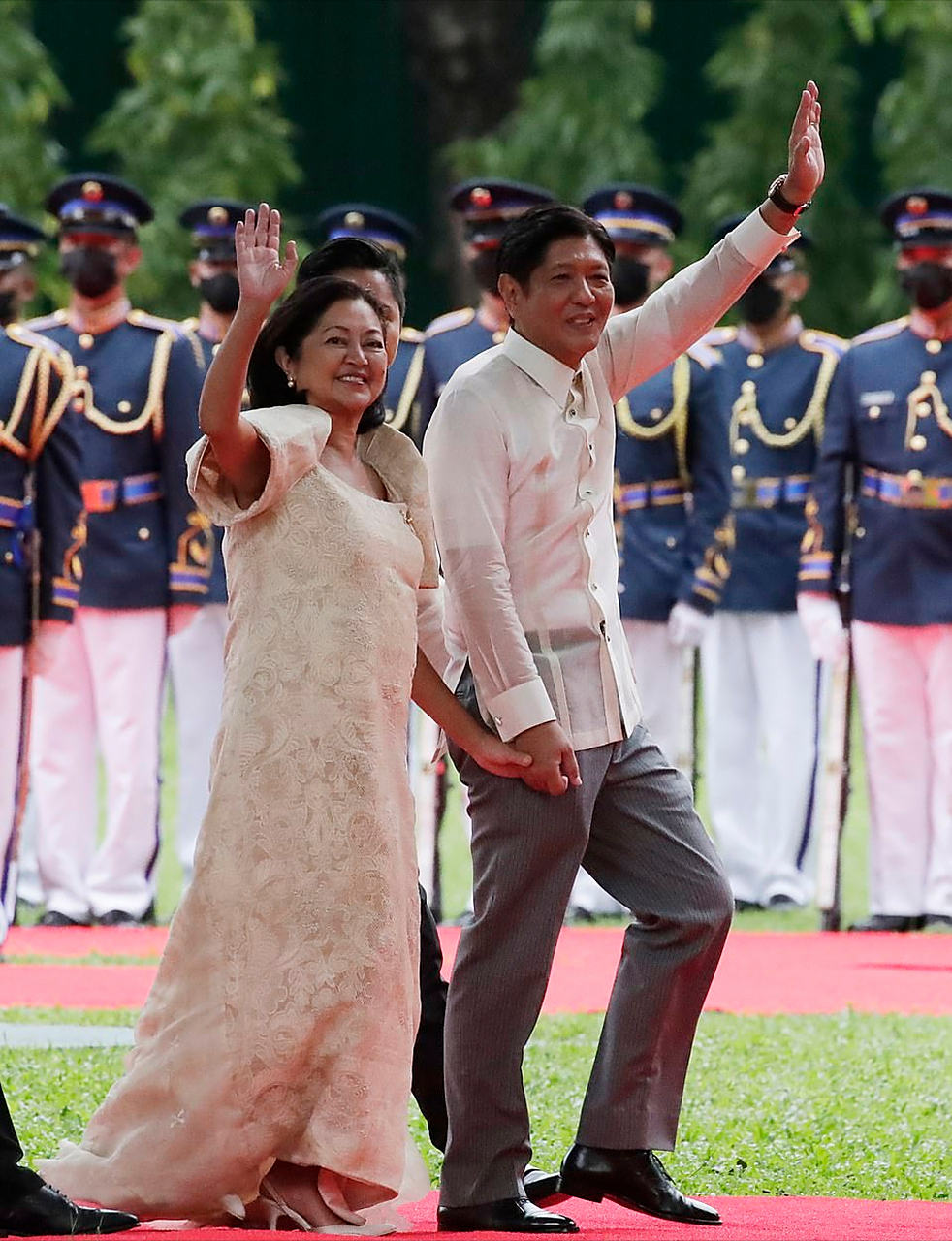 菲律宾新总统就职典礼!92岁"铁蝴蝶"伊梅尔达亮相,依然好贵气