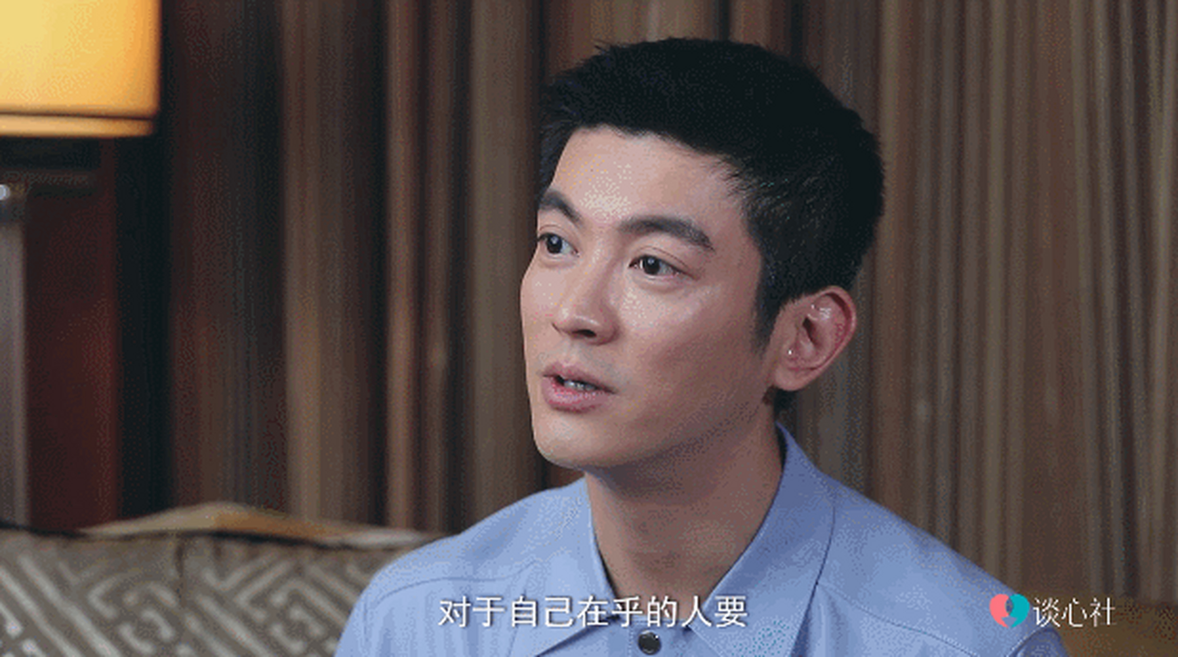 杜江2016年凭借《高跟鞋先生》中反串表演获得了乐视生态共享之夜"