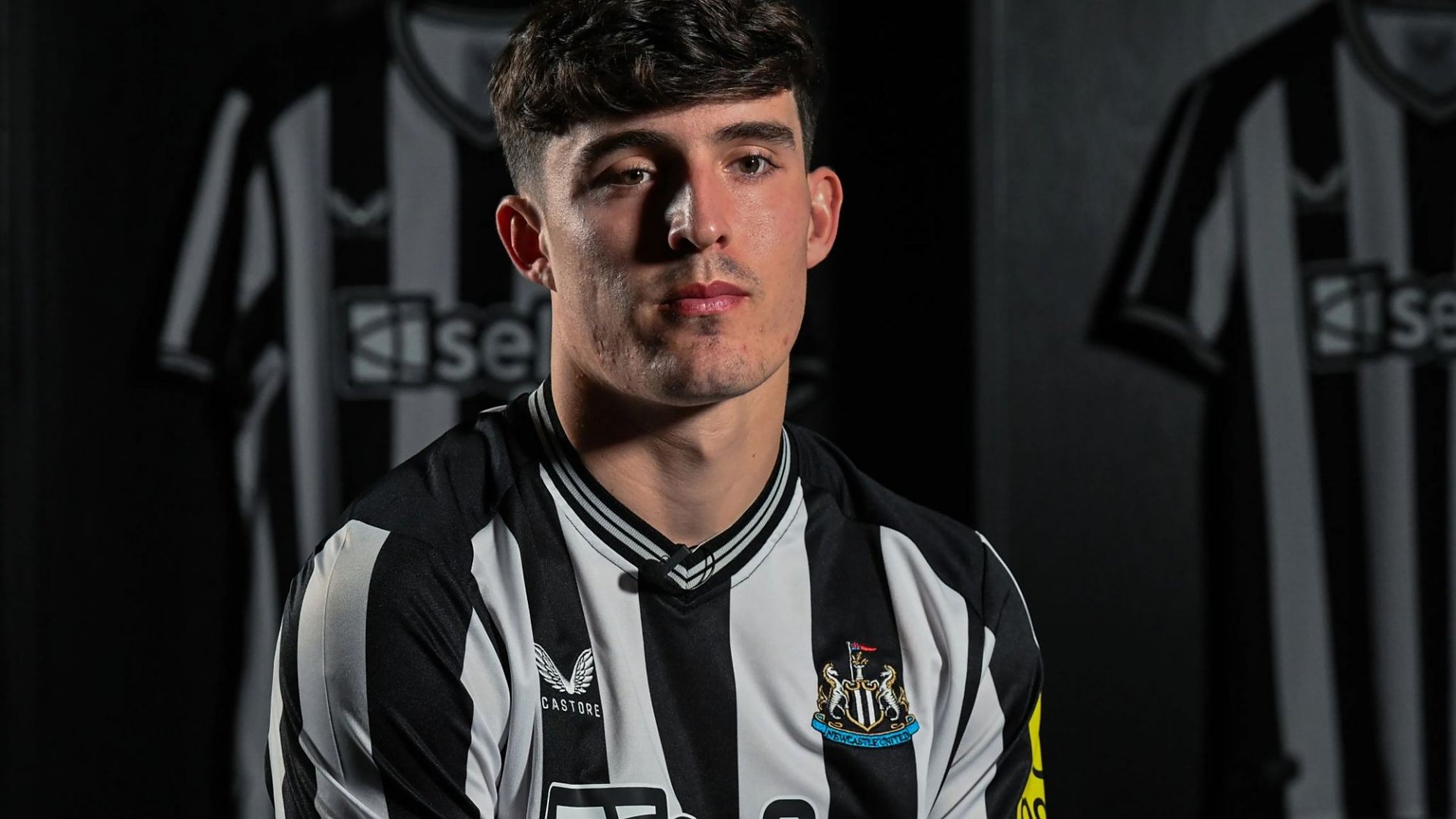 埃迪豪从转会期开始的时候就开始哭穷 但是看看他们的引援吧 7000万