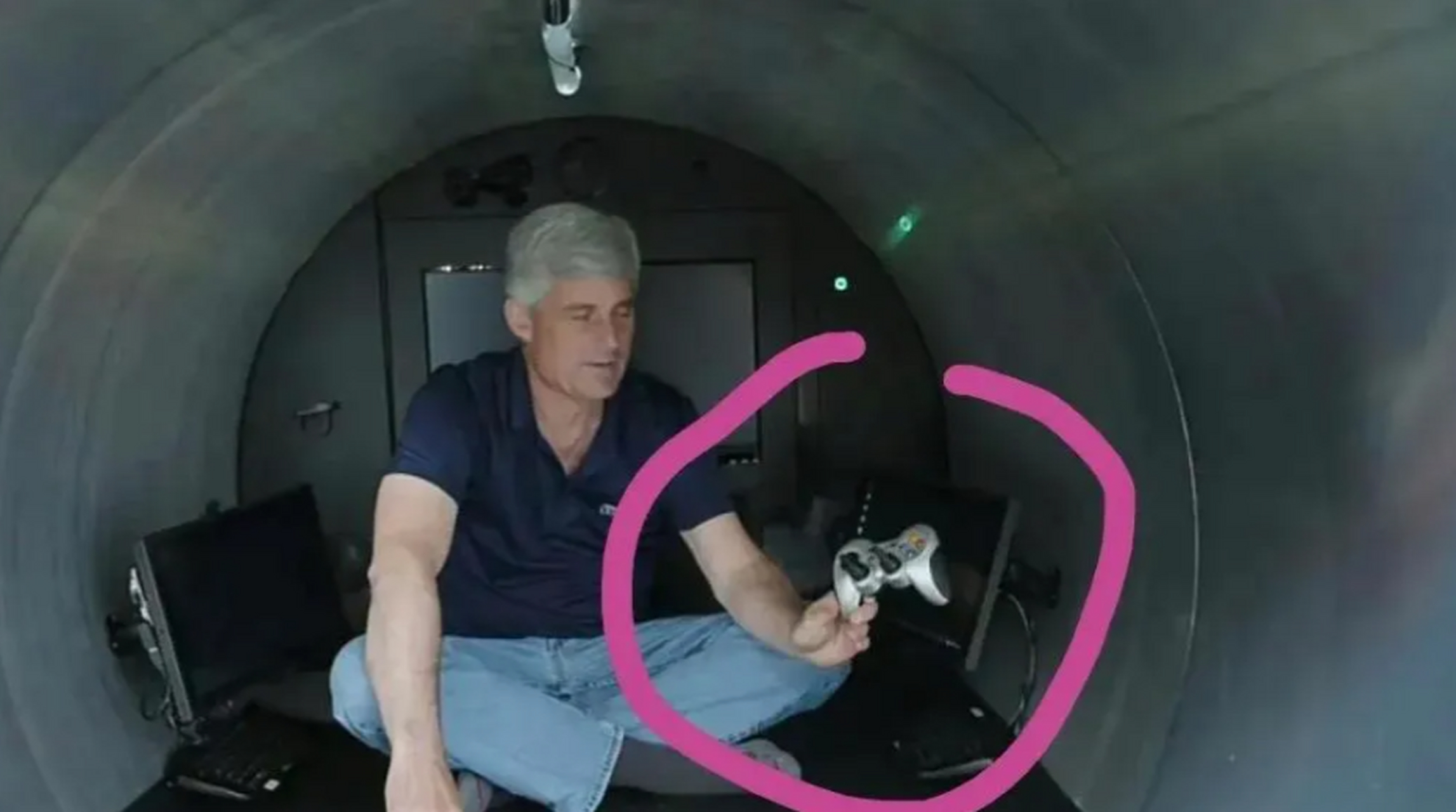 号外:意外拍到"泰坦号"观光潜艇的罗技控制器幸存了下来.