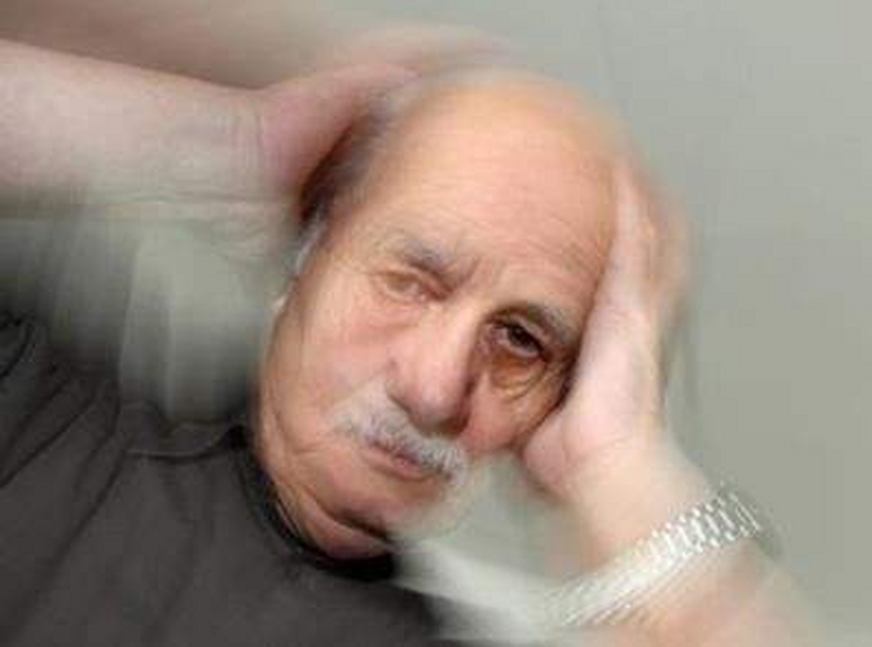 【蹲久了站起来,头晕,眼前发黑,这叫"黑朦"】