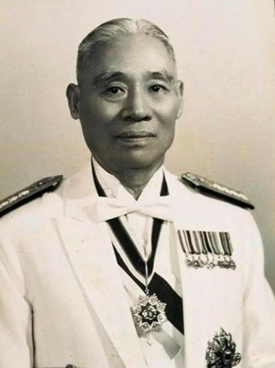 顾祝同,字墨三,国民党陆军一级上将,顾祝同少年时期进入私塾学习,他知