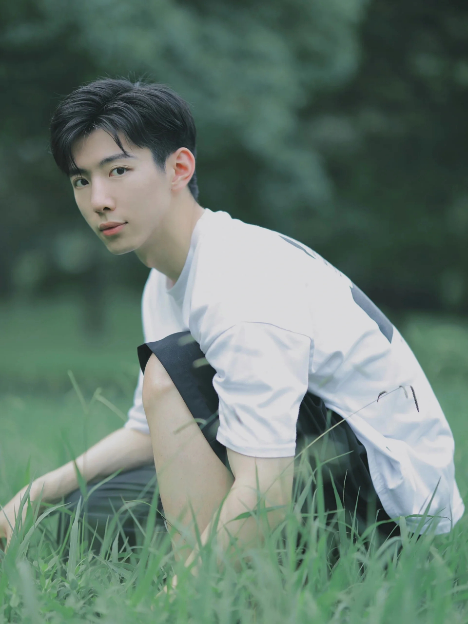 梁潇瘦下来还有李明伦什么事呀