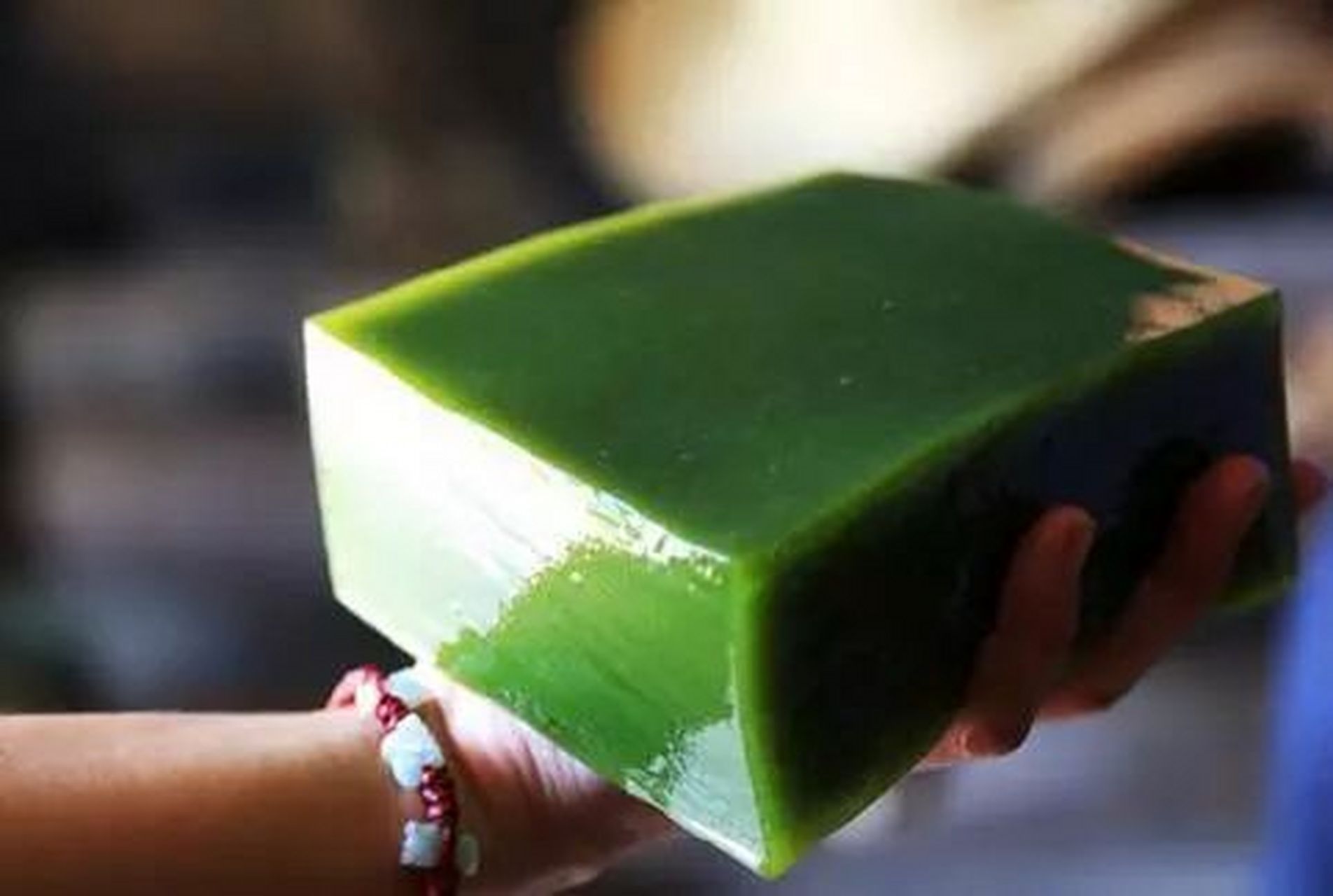 神仙叶凉粉:在商洛的小巷里,一辆小三轮,一张小桌子,几把小板凳,食客