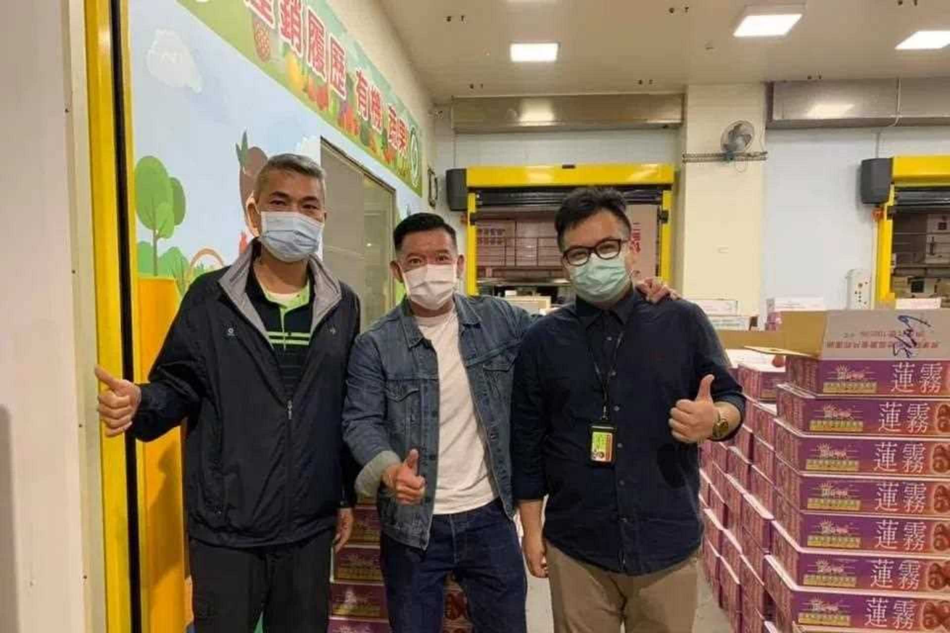 杜汶泽近来生活困窘,尤其是田蕊妮离开tvb后,两夫妻的经济压力更大.