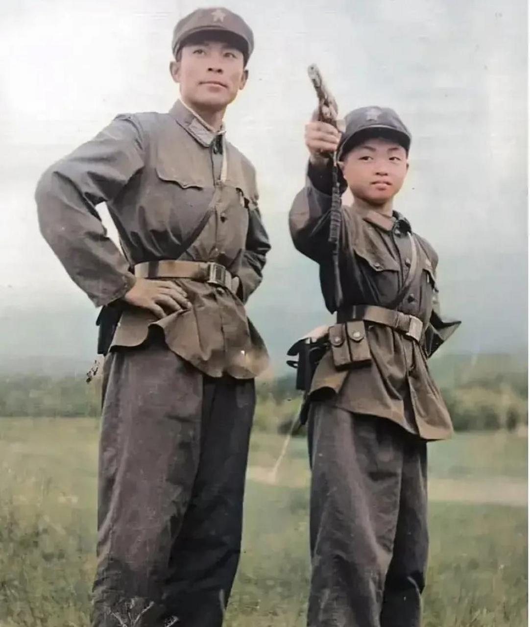 金星父亲金永哲年轻时的是沈阳军区作战部的一个参谋,当年他在部队被