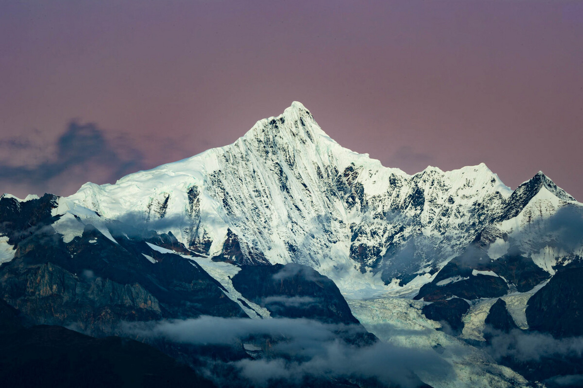 卡瓦洛日雪山观景点图片