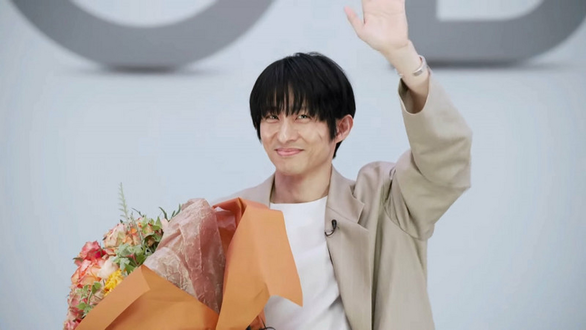 日本前v6成员三宅健在今年5月2日退出待了30年的杰尼斯,于今天宣布新