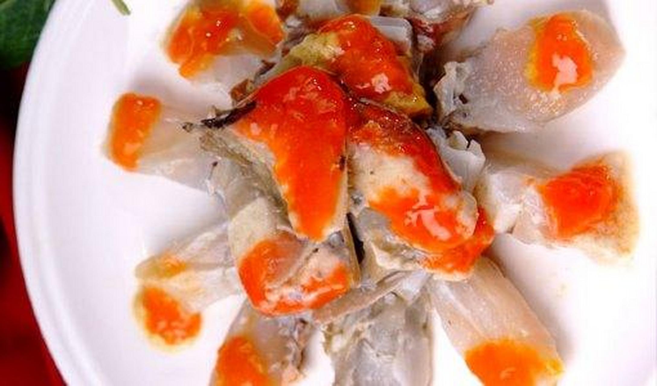 4月放肆吃#红膏呛蟹:红膏呛蟹是舟山非常出名的一道美食,它的蟹肉软