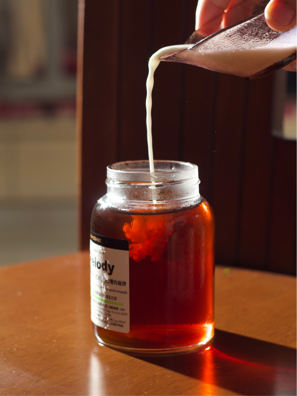 冷萃咖啡棕 : canon 700d 调色:  自带调色滤镜 拼图app: 简拼 调色