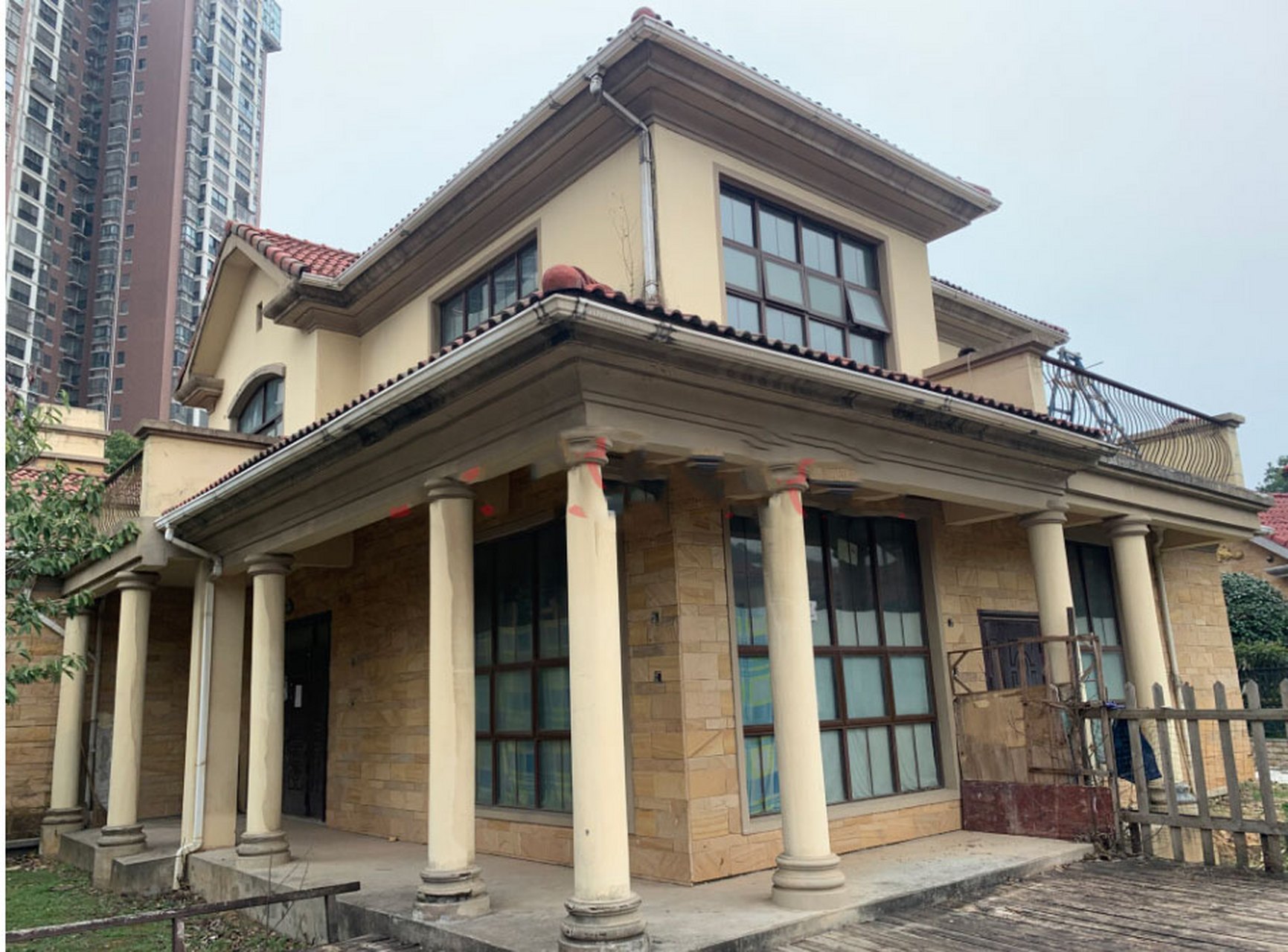 长沙法拍房# 岳麓区独栋别墅单价8419元,相当于市场价的6.