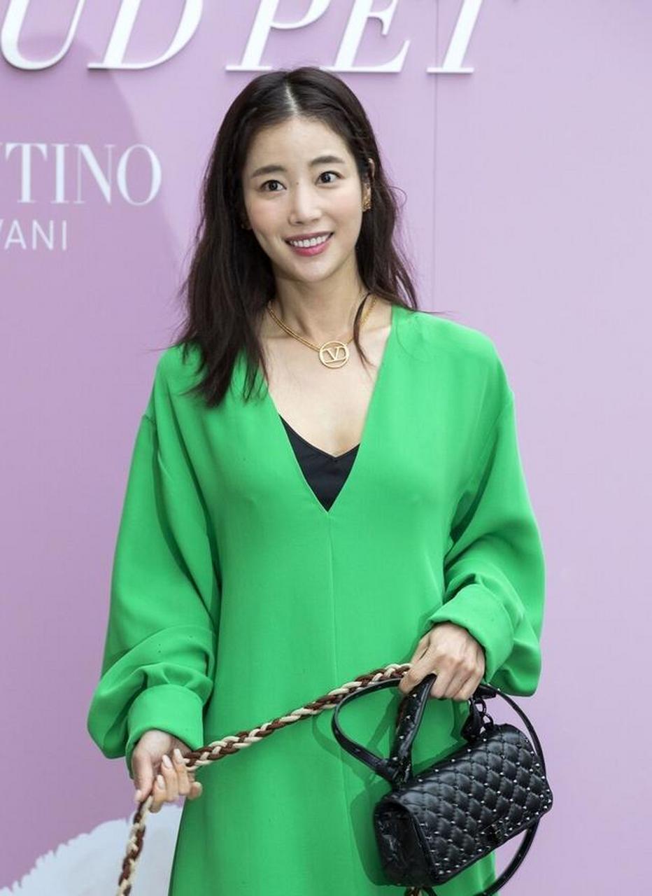 奇恩世出席宠物快闪店开业活动 艳丽夺目自然漂亮