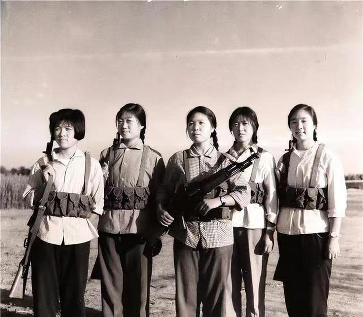1976年,女知青顾荣华将亲生女儿丢在路边,回上海享富贵,38年后,为寻找