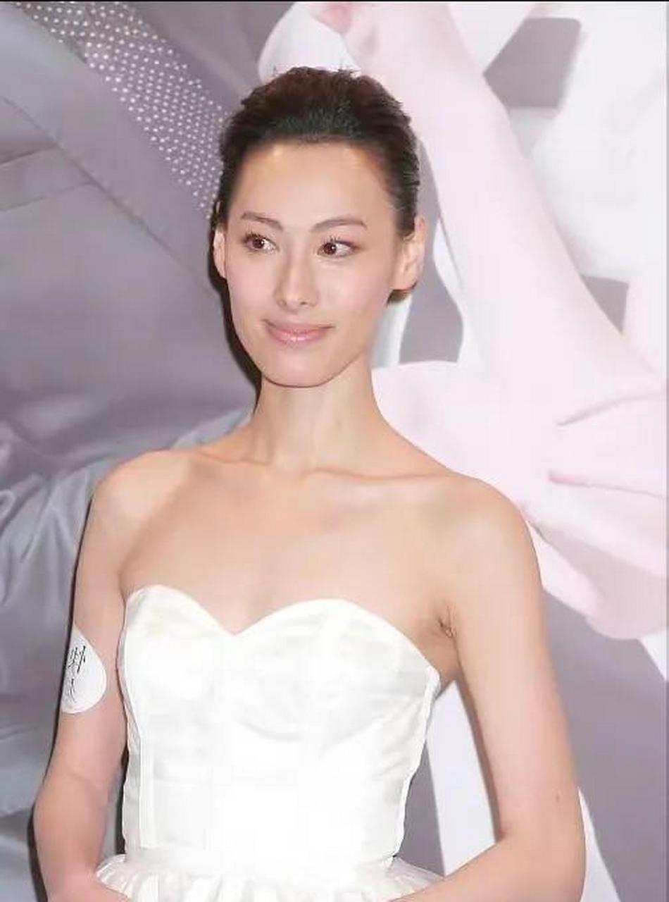 梁洛施绝美照片