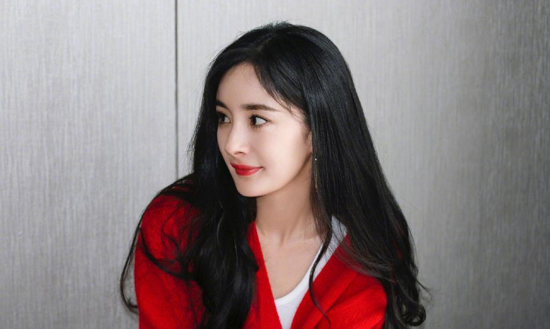 杨幂波浪卷发性感写真图片