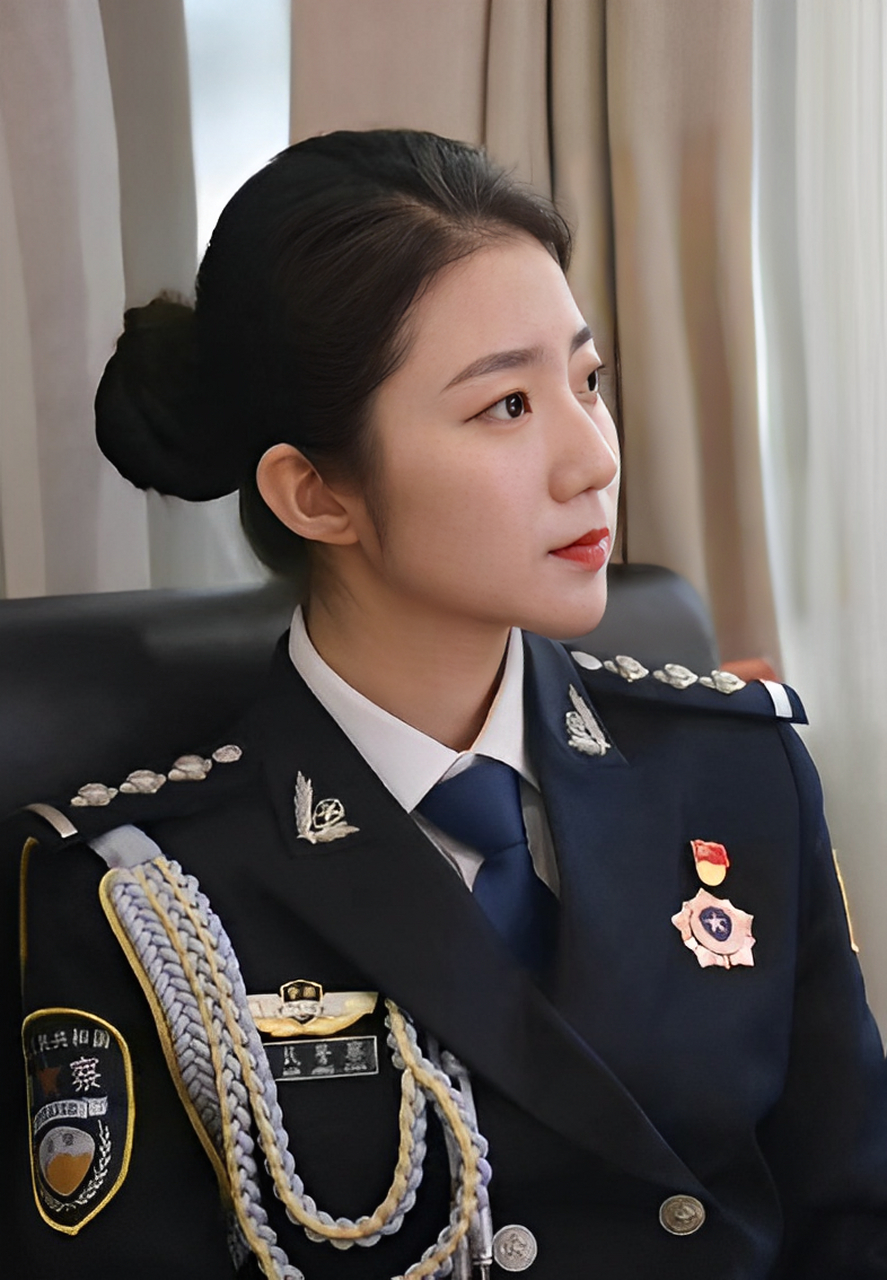 张津瑜被解雇了,现在她回到了家乡!悄悄地嫁给了一个老师!