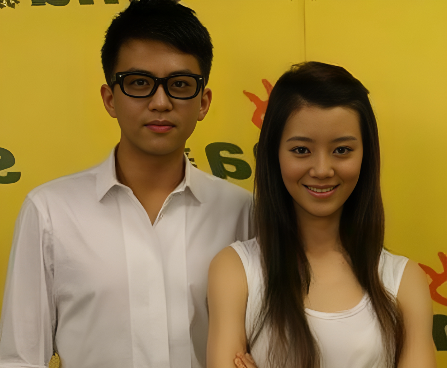 邓超和车晓年轻时拍了几张合影,没想到他们曾经有过一段暗恋的往事!