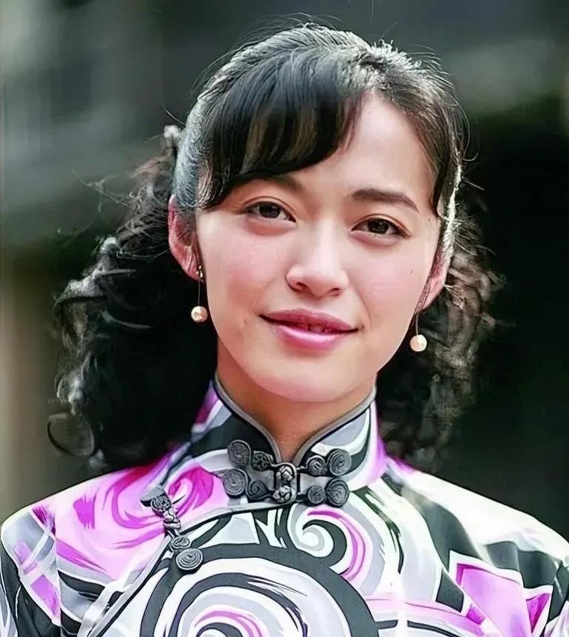 但是,对于见多识广的女人来说却不一定,甚至不排除男人真傻,女人装傻.