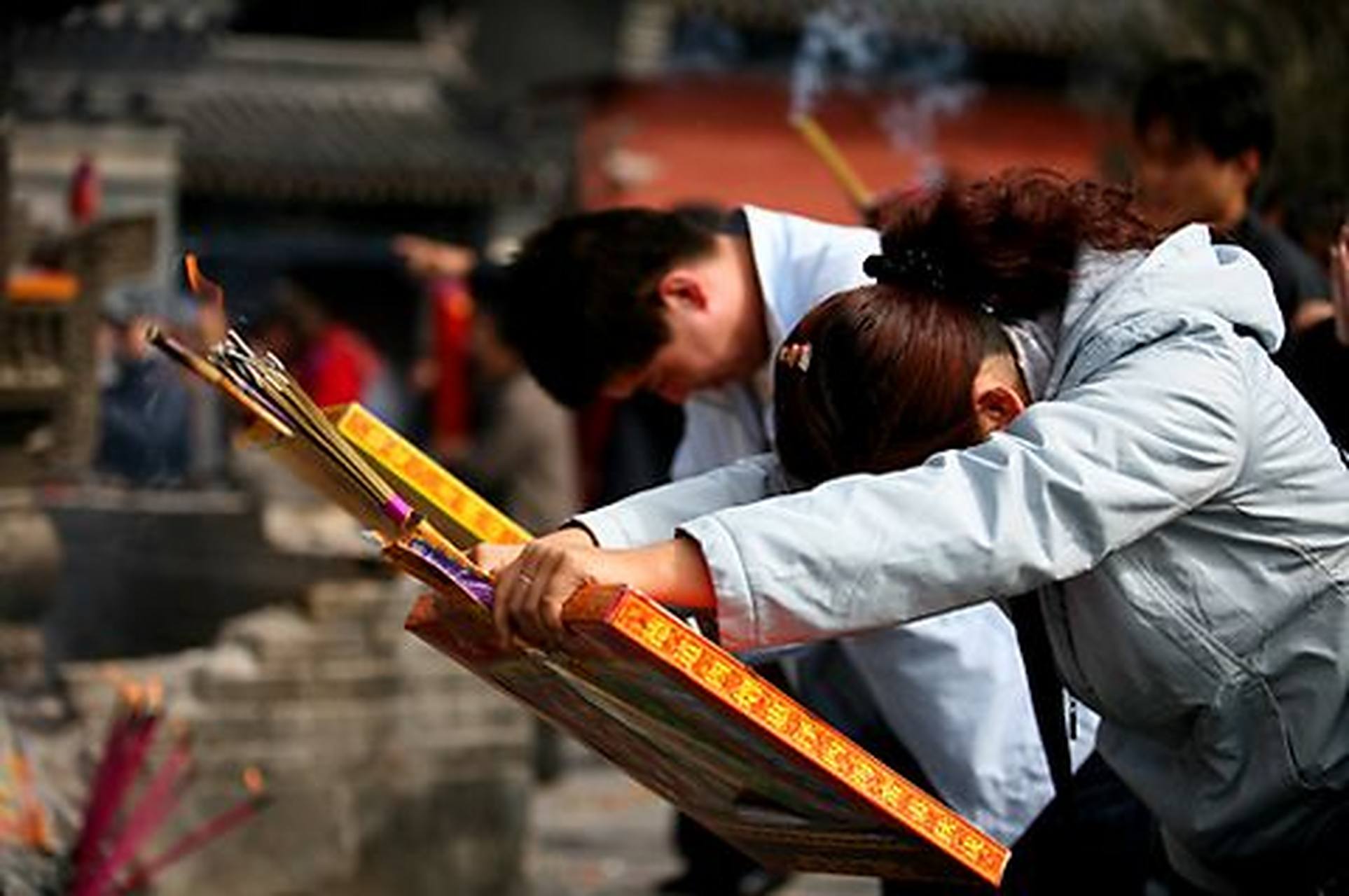 的第一柱香#去寺庙中烧香拜佛,也是一种很好的习惯,带着对佛祖的虔诚