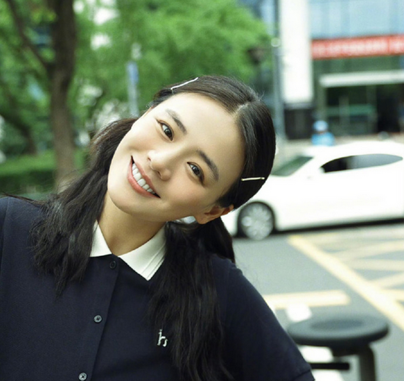 马思纯最近似乎又瘦了,让人感叹她的时尚品味和自律精神.