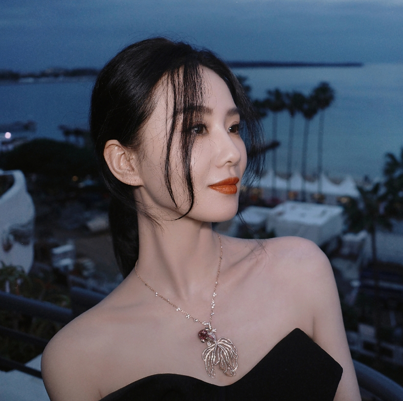 天生丽质的性感女神#刘诗诗# 雪肤玉貌,身姿曼妙,丰满傲人的事业线