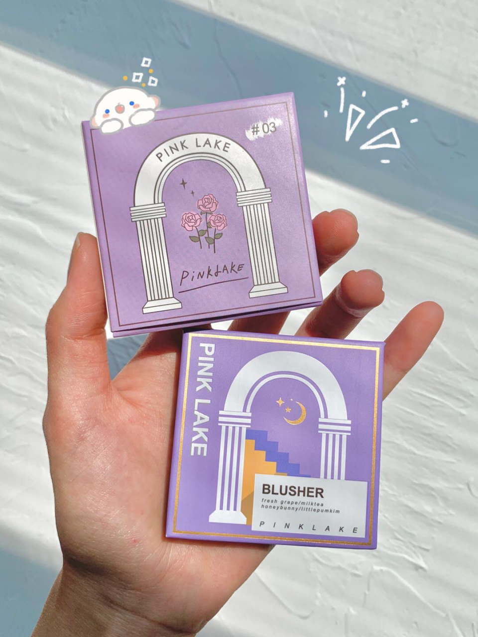 显白牛奶紫色,手部试色是偏嫩紫色. 上脸苹果肌就嘭嘭嘭起来!