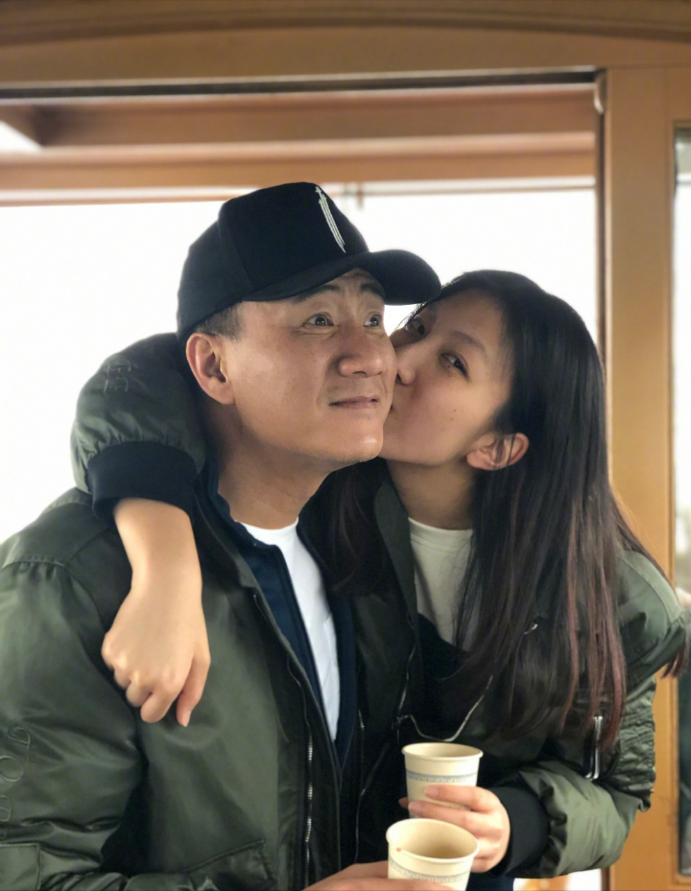 卢芳:低调嫁给胡军22年,生下一女一儿,被他认定一辈子,好幸福