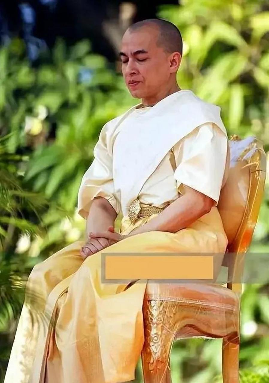 现在韩桑林已经89岁,可是外形只像60多岁的人,不但没有坐轮椅,而且