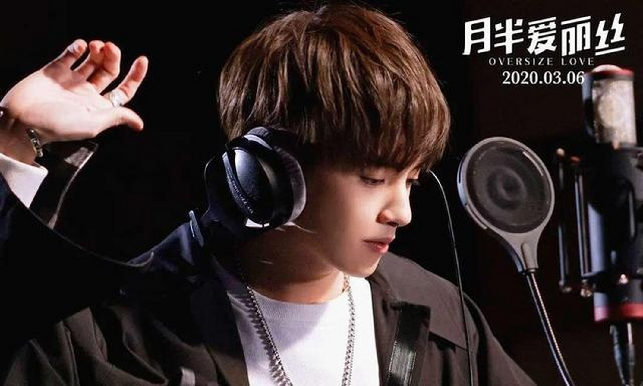 在这部剧中,关晓彤饰演的林晓曦是一个胖成球的女孩子,从剧照中看,化