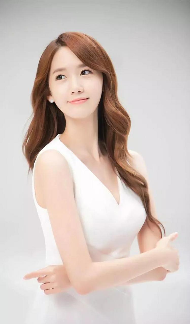 韩国美女林允儿高清壁纸美图,清纯迷人,令人赏心悦目