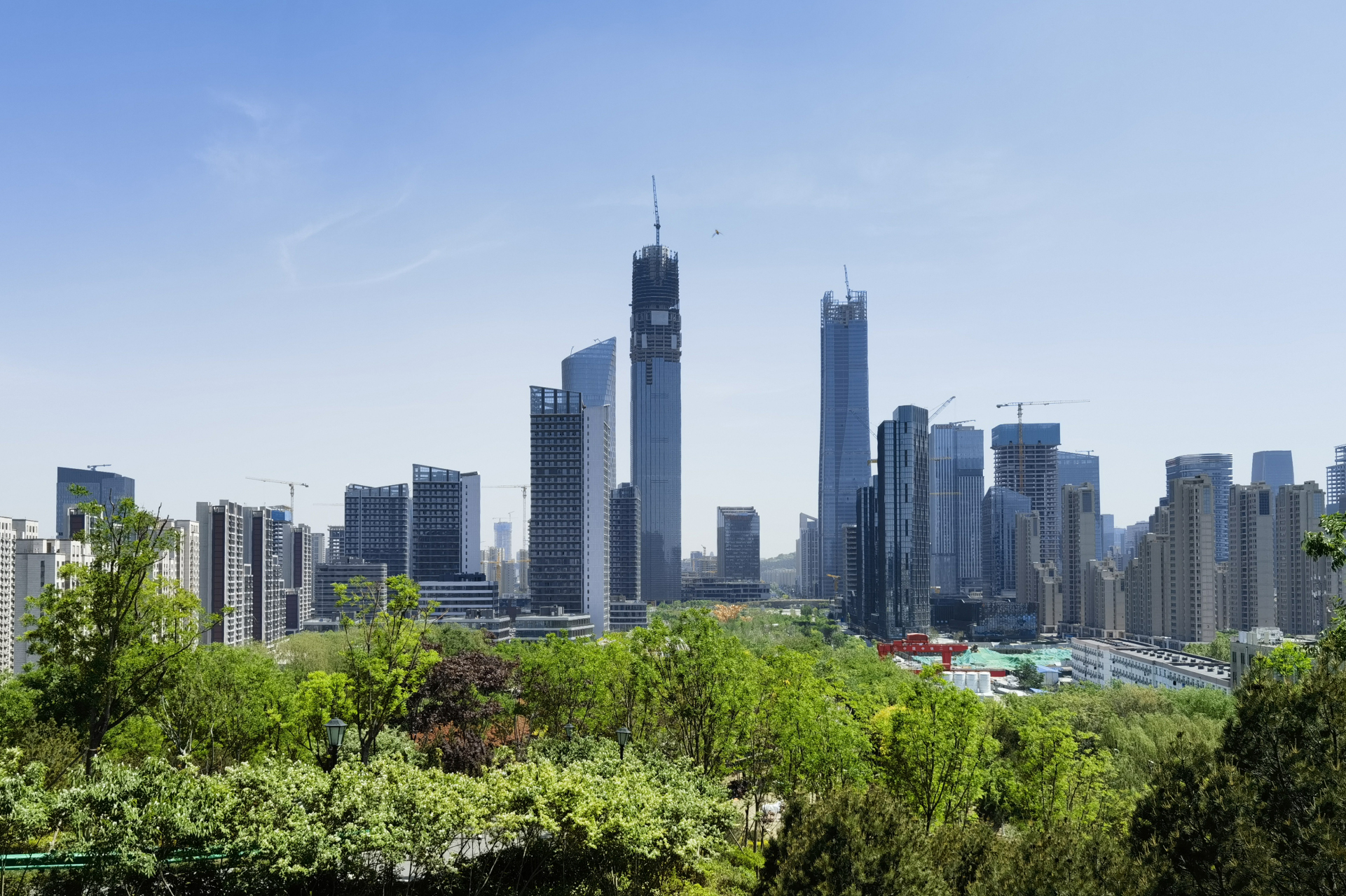 茂陵山景观平台眺望济南cbd"五指山"!