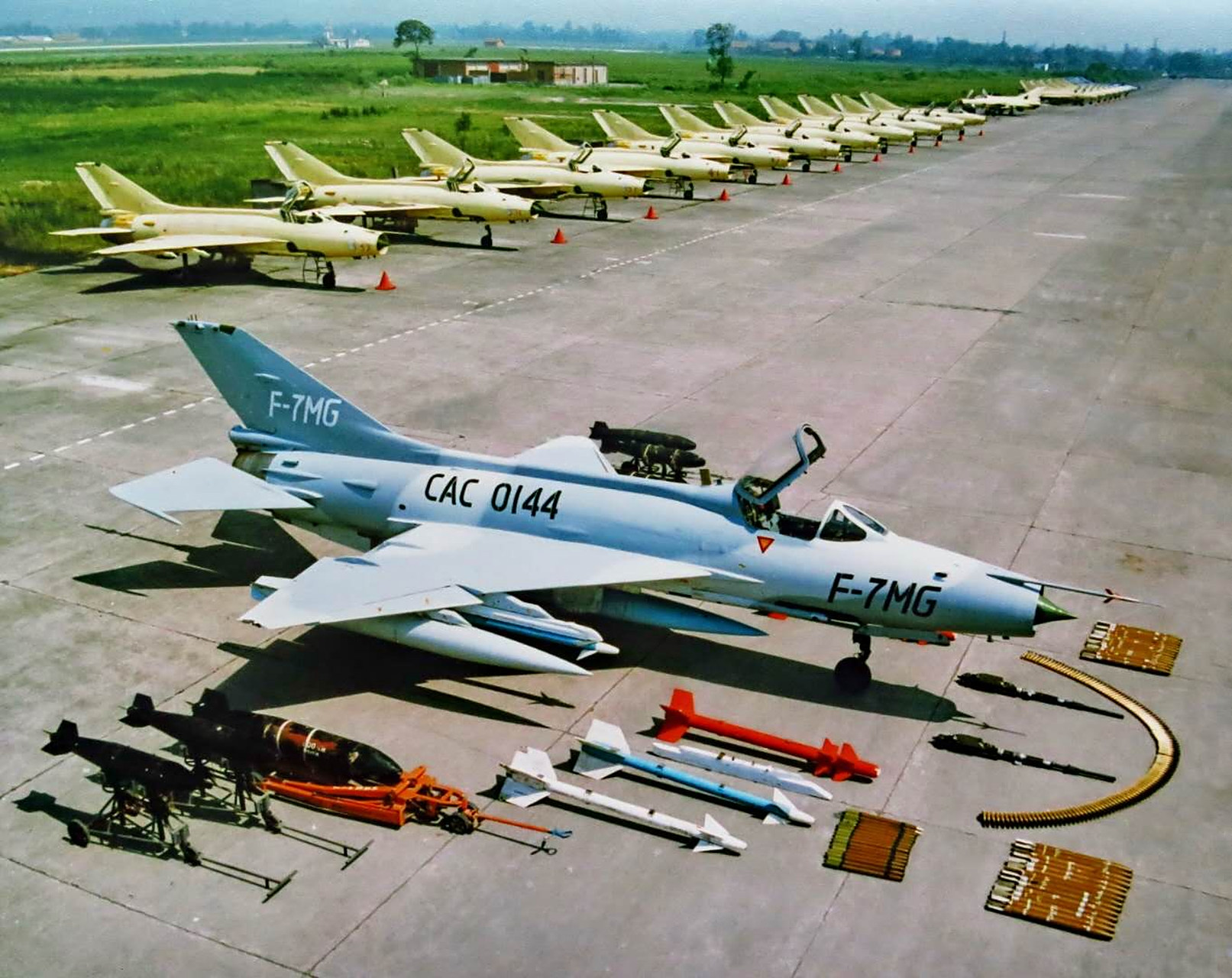 上世纪90年代,航空工业成飞歼-7mg战斗机的原型机,歼-7mg战斗机的成功