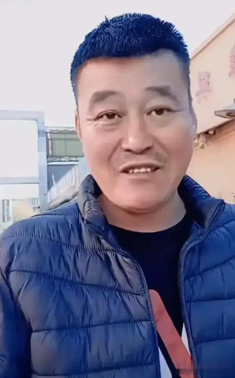 手机美颜效果真好!本山老师自拍照年轻了30岁!