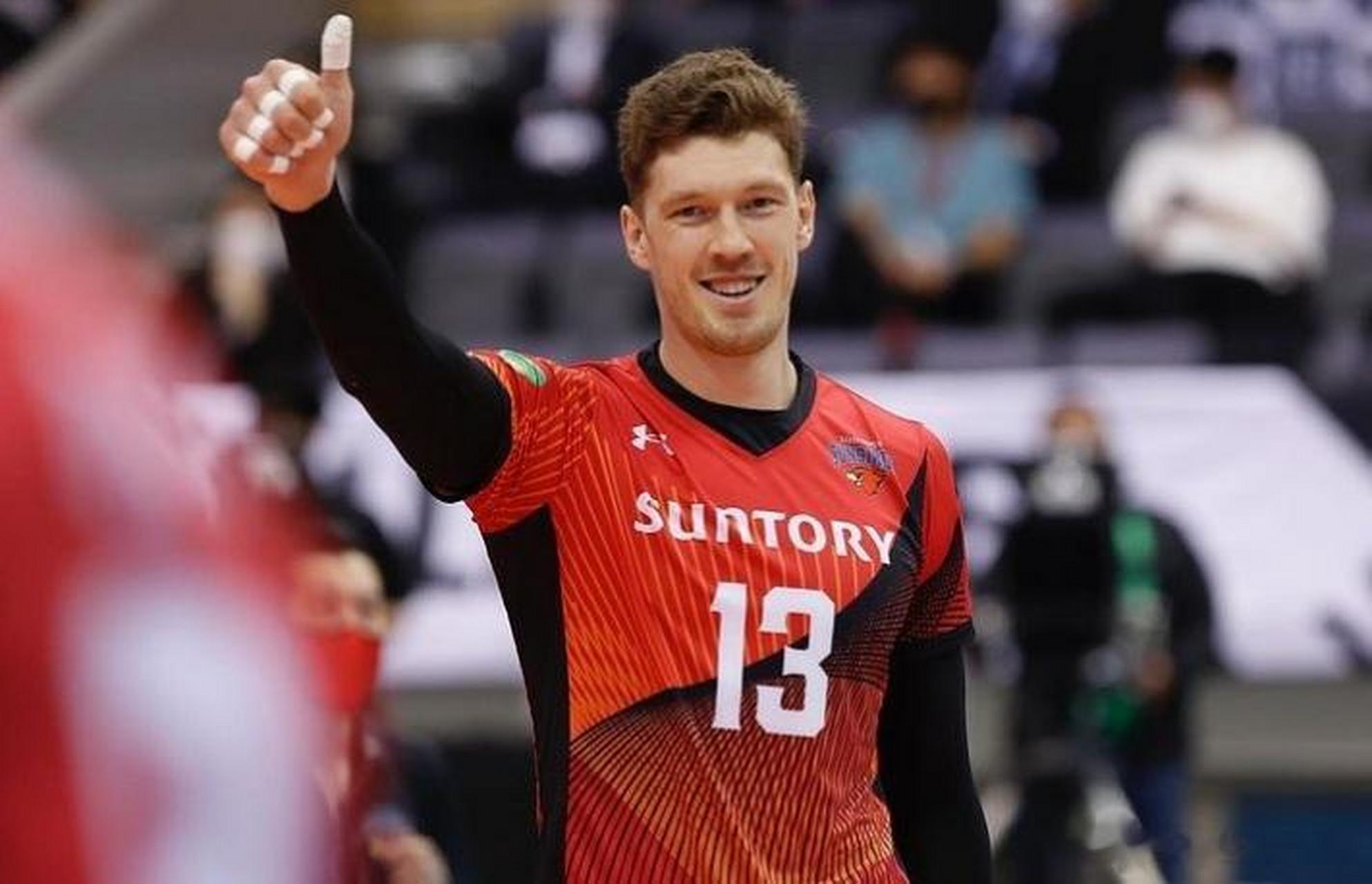 【穆塞尔斯基续约日本三得利】#排球转会动态# 据经纪人介绍,俄罗斯