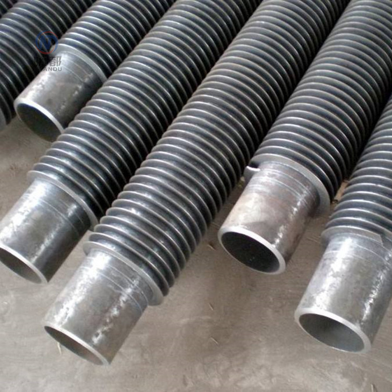 不锈钢翅片管散热器  不锈钢翅片管换热器大多采用钢管焊接而成,钢制