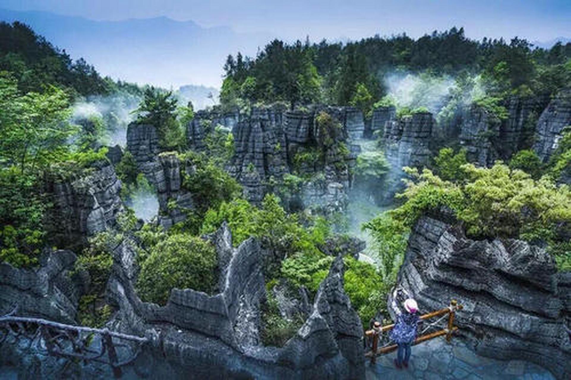 梭布垭石林被称为世界第一奥陶纪石林,是国家aaaa级旅游景区,整个石林