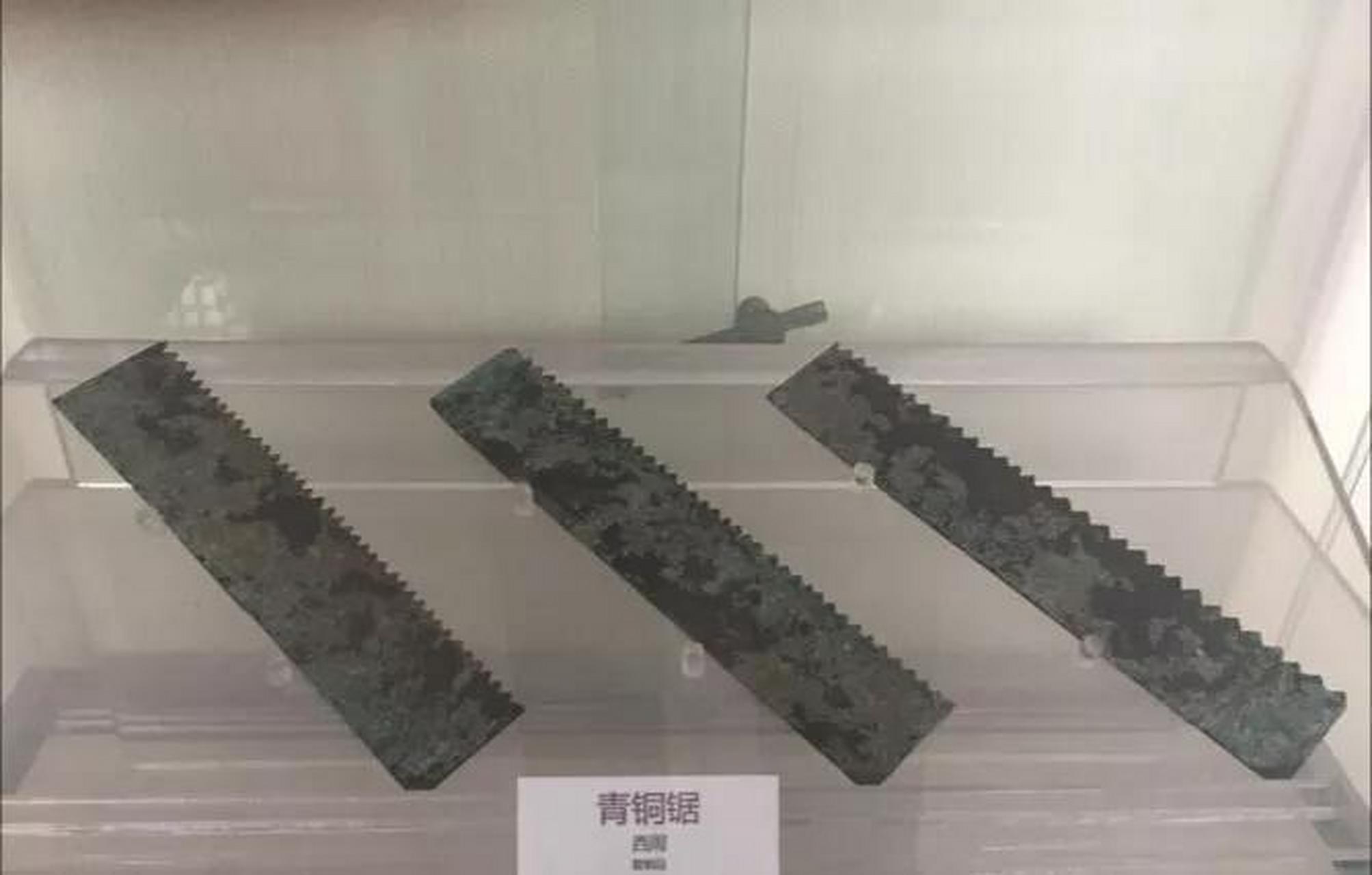锯子竟然不是鲁班发明的,1973年,考古工作者们在陕西蓝田挖掘出了一把