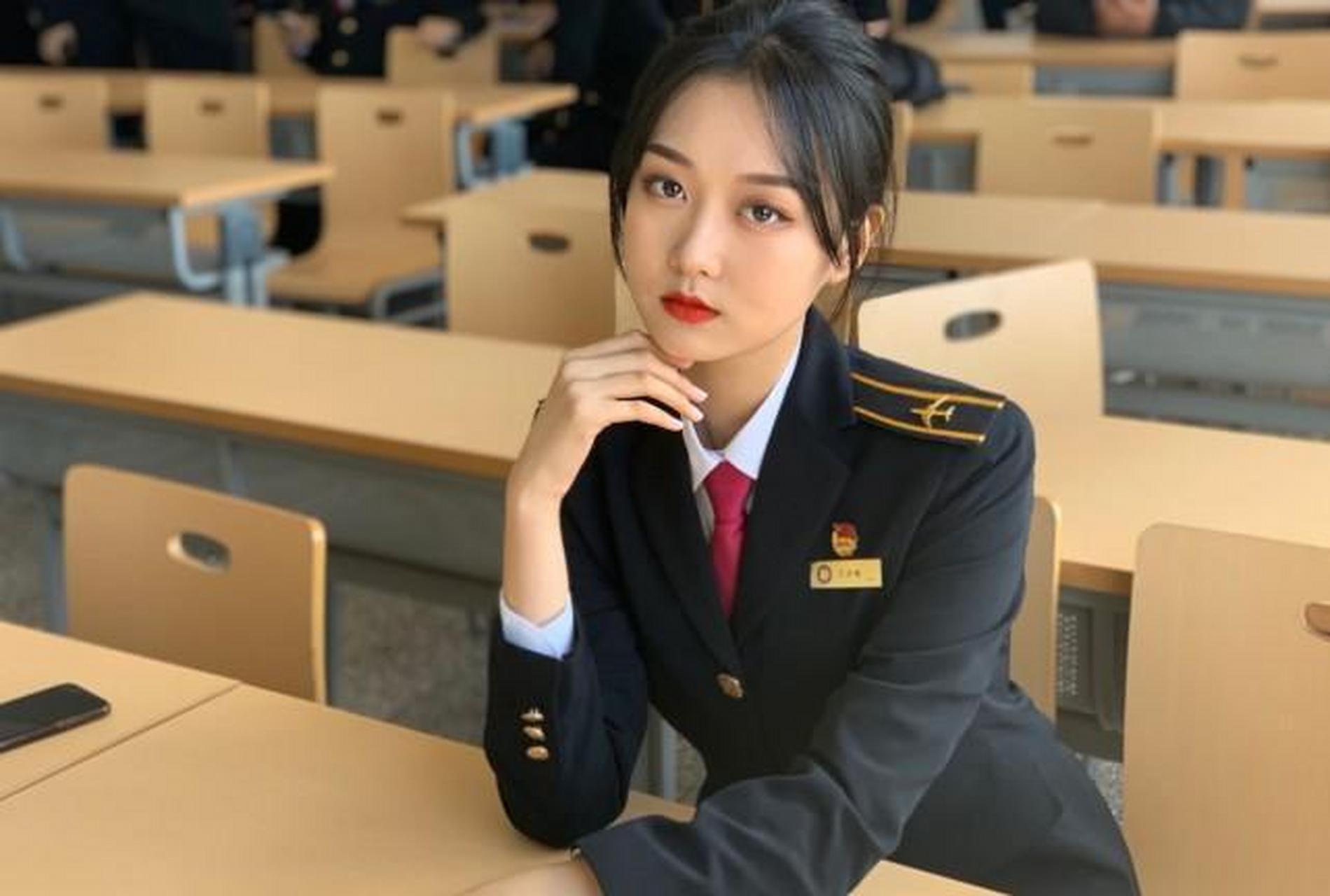 中国民航大学校花,有颜值也有才华.