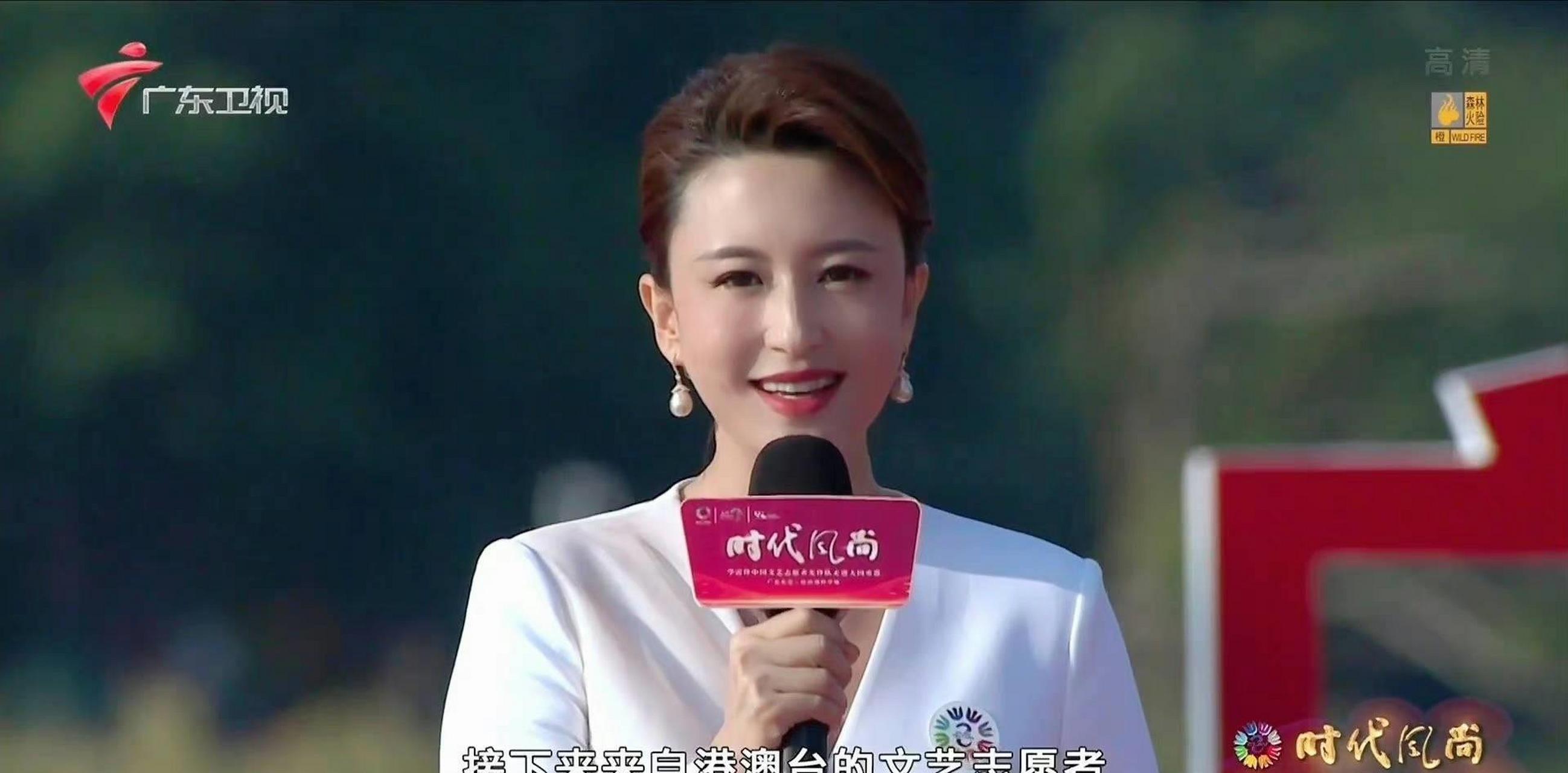 央视综艺女主持人断层严重,张蕾辞职,李思思转行,剩下的拿不出手 很长