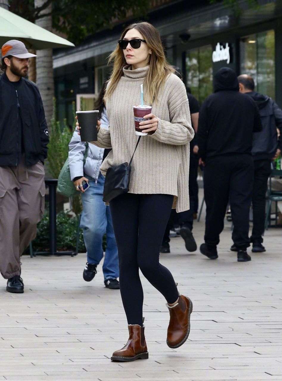 伊丽莎白·奥尔森(elizabeth olsen)近日在洛杉矶外出购物,健身的街拍