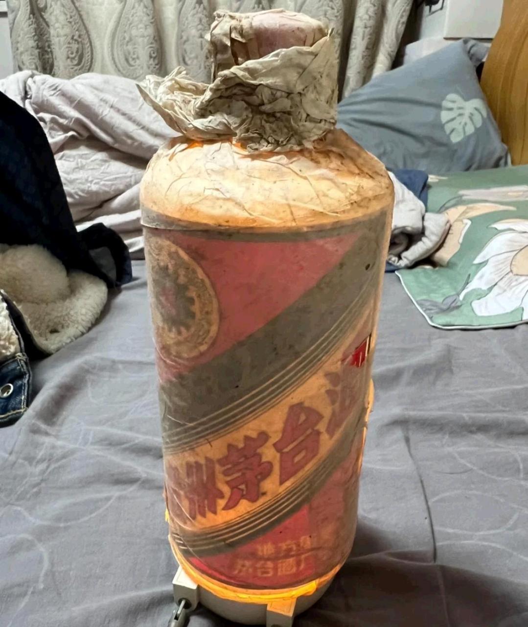 我家里有一瓶82年的茅台酒.我想知道这是否值得?[微笑]