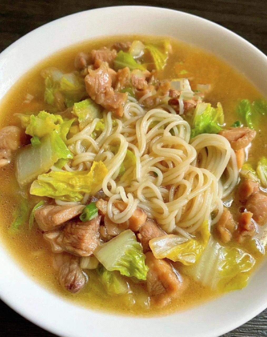 娃娃菜鸡腿面,妈妈说太香了 面条的花式做法  #奇趣美食嘉年华