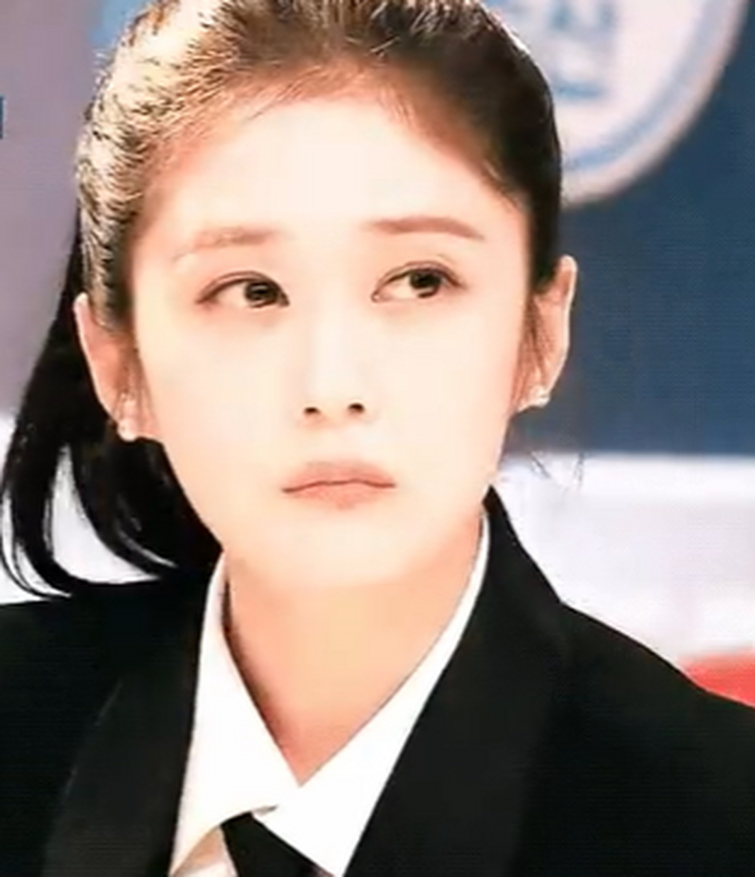 43岁的张娜拉# 在7月19日,42岁的张娜拉的照片在社交媒体上引起了