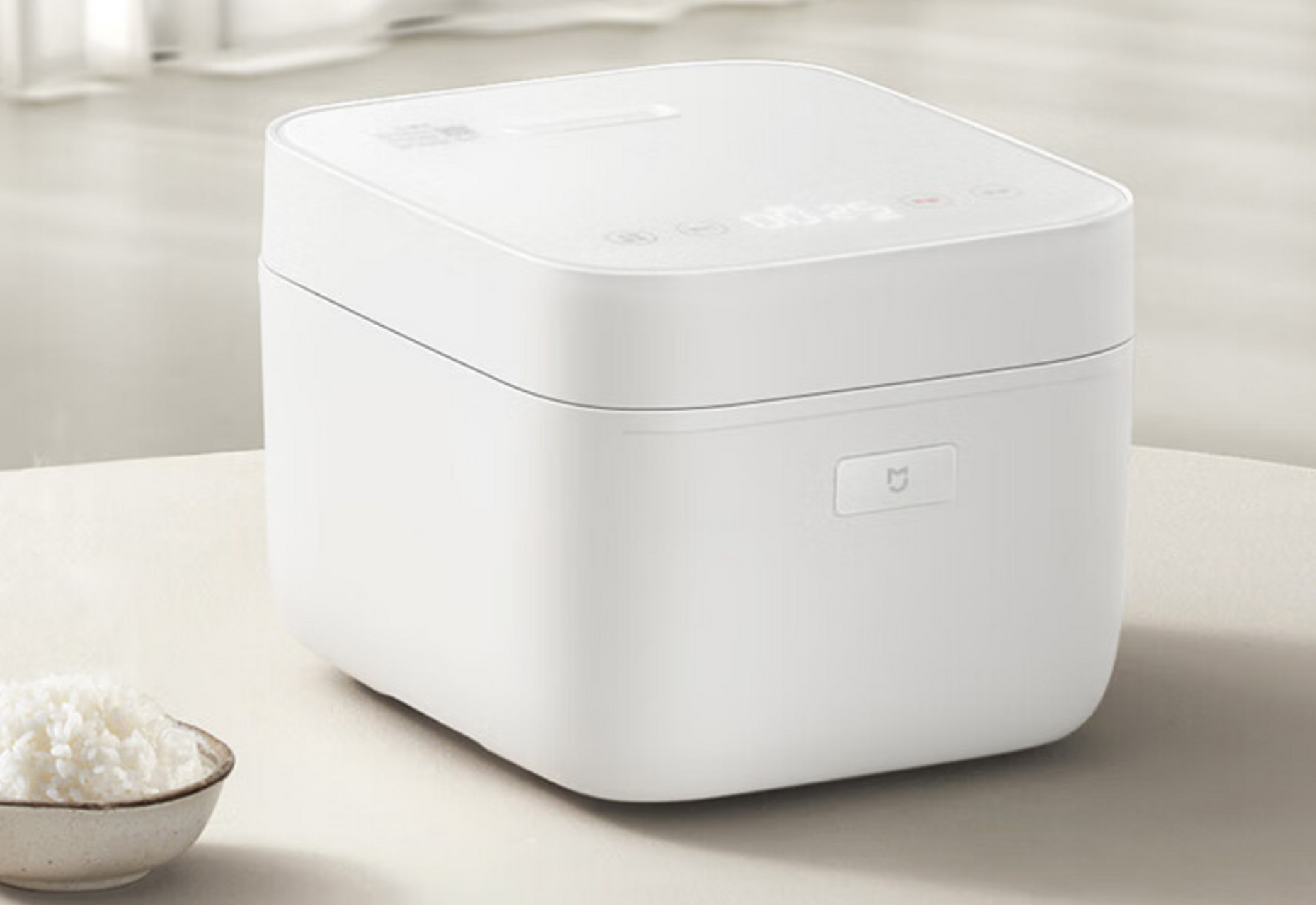 小米上线电饭煲 4l 版,只要 269;  该电饭煲使用白玻璃面板,搭配 4 颗