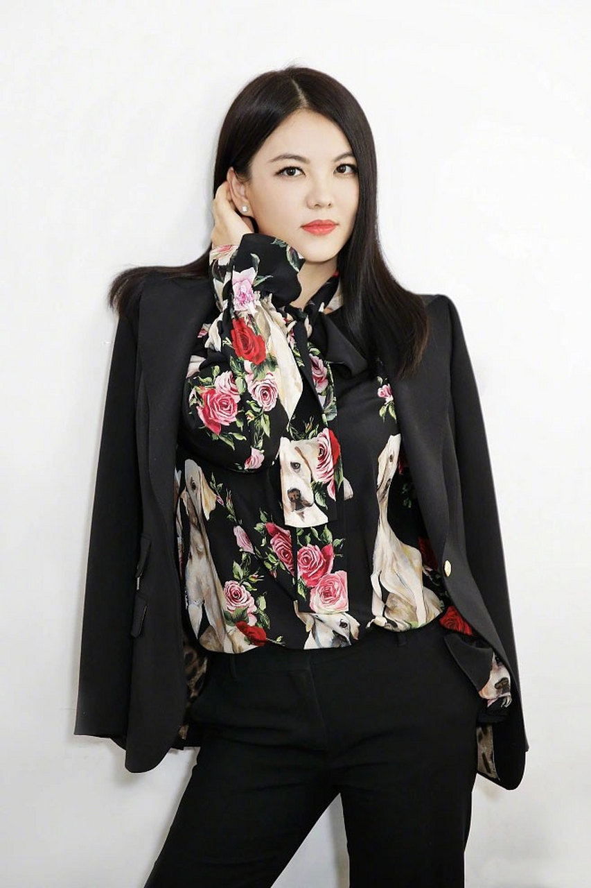 李湘说:"我炫富怎么了,我不偷不抢,你们别用穷人的思维来评价我,我