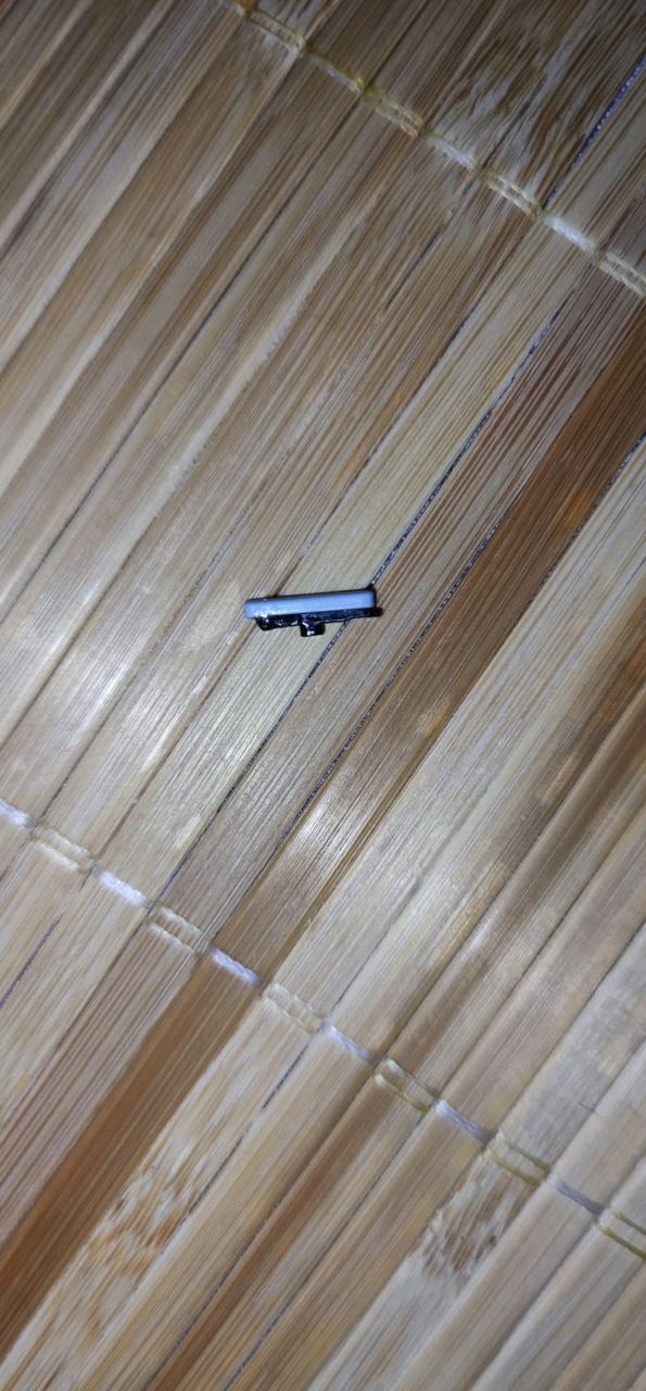 电源按钮坏了,真是一团糟.