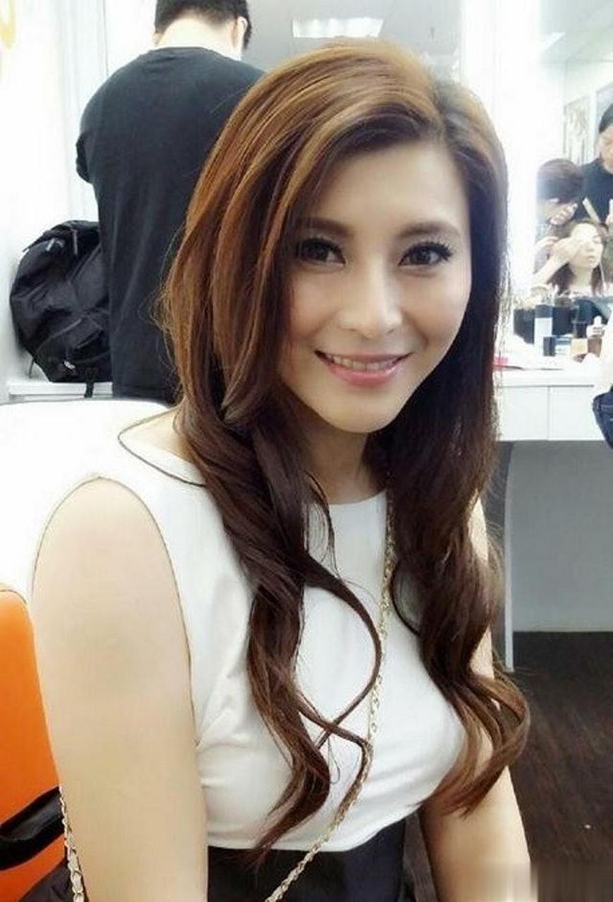 亚视艺人组成的「a记同学会」日前(26日)于尖沙咀一酒楼内举行大型