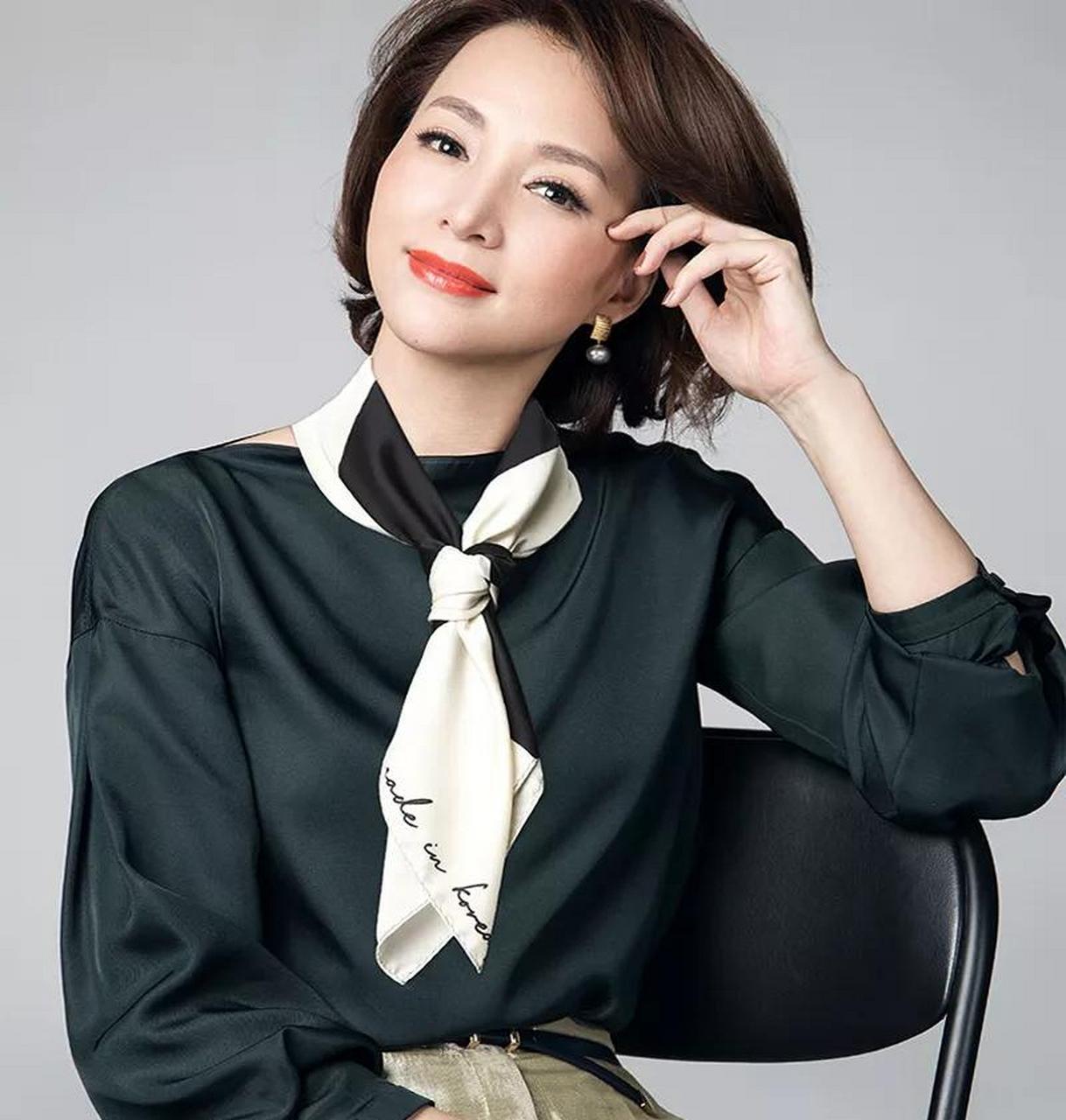 gif创作人# 搭配巧妙的丝巾为董卿增添了无限的魅力 [赞]